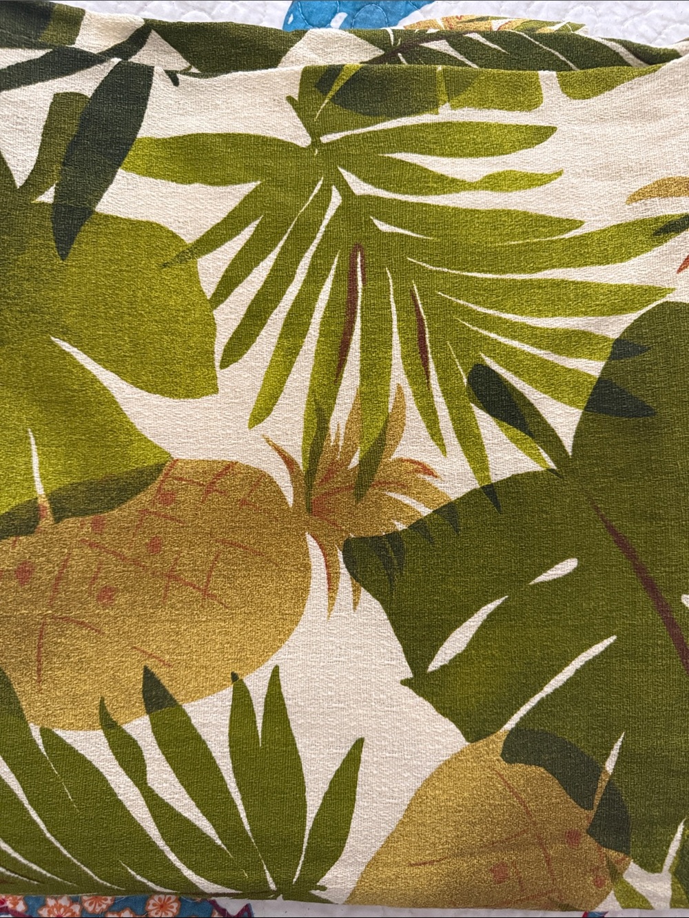 Noble Excellence tablecloth is made of 100% cotton in a green palm 60 x 102